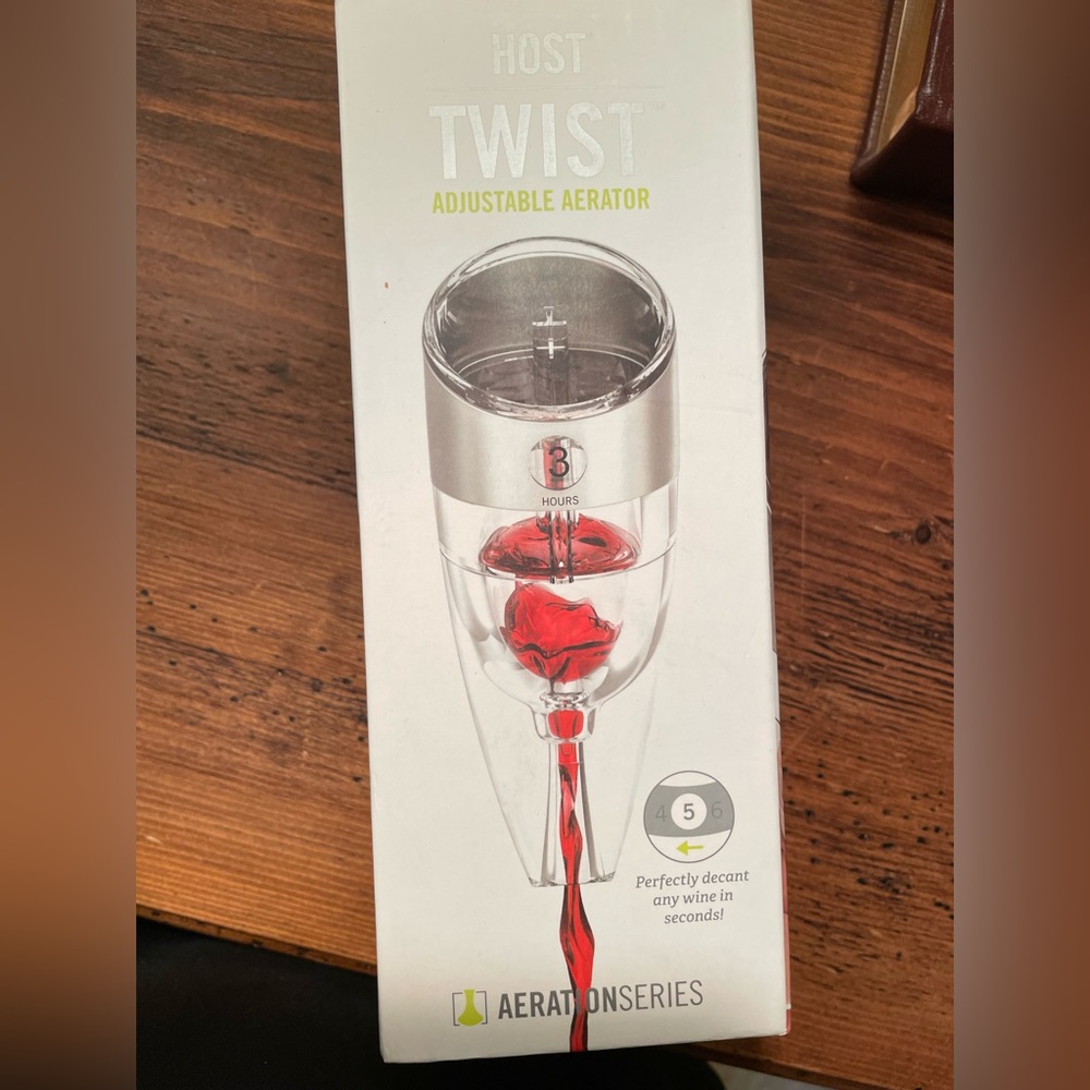 New in the box!   Host TWIST adjustable aerator.